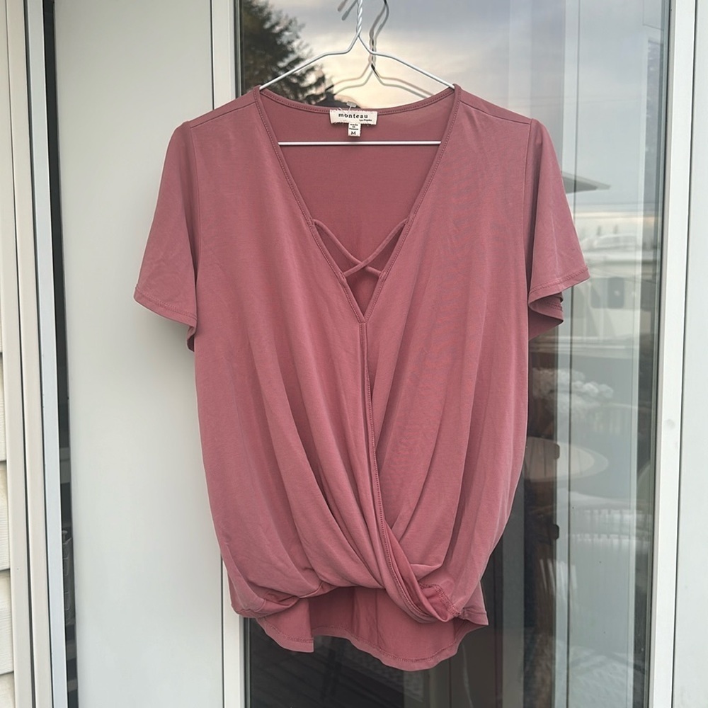 MONTEAU Los Angeles made in Vietnam medium cross V-neck short sleeve T-shirt